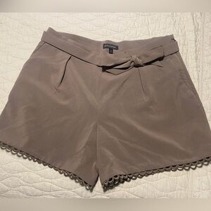 Banana republic brown scalloped shorts with matching belt. Size 14.
